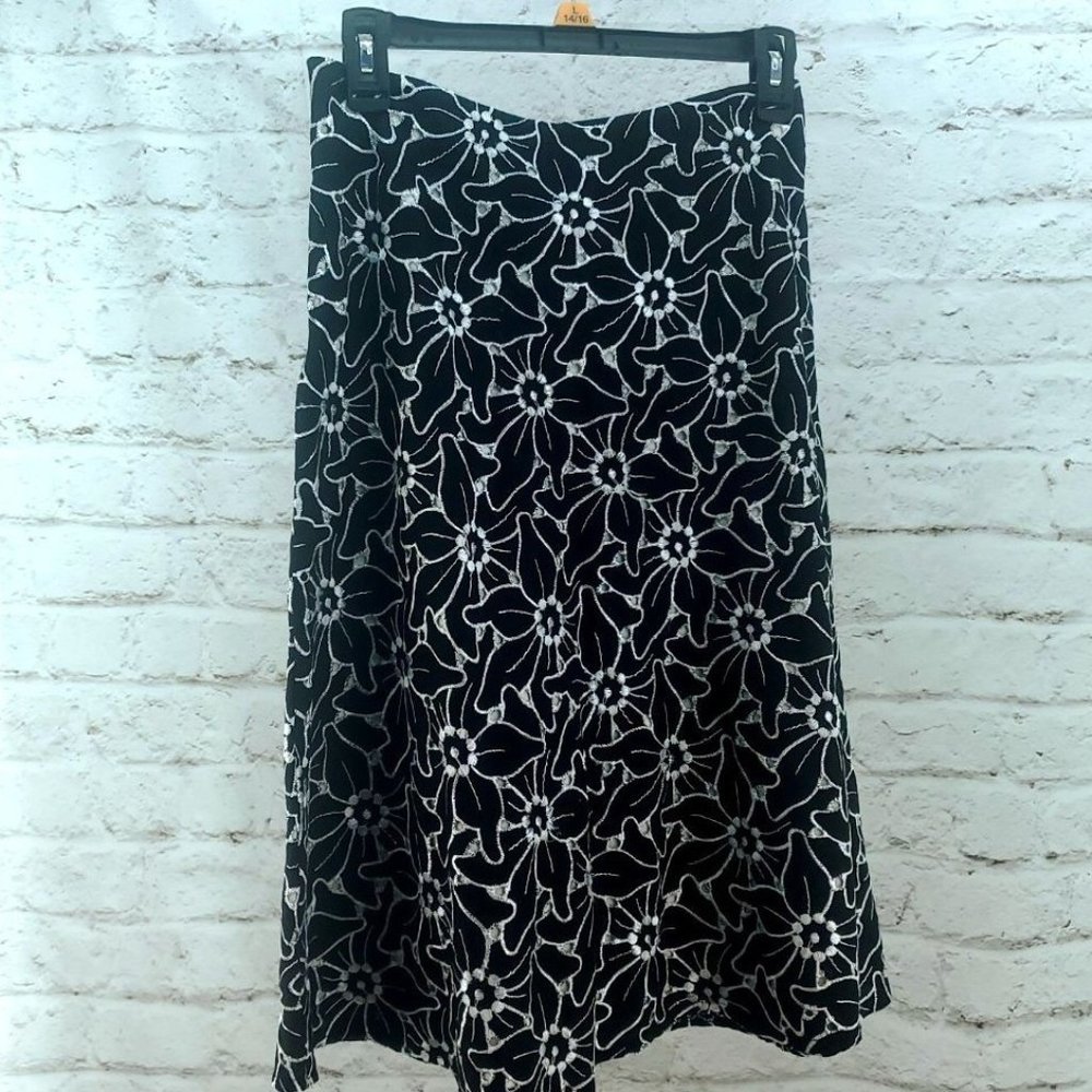 White House Black Market Womens Black White Floral Embroidered A Line Skirt Sz 2